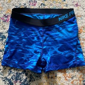 Women’s Large Nike Pro Dri Fit Shorts